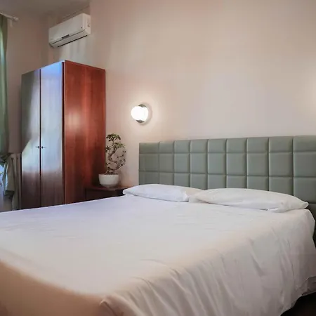 Universo Hotell 3*