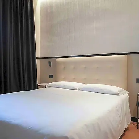 Universo Hotel 3*