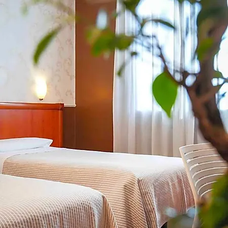 Hotel Universo 3*