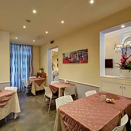 Universo Hotel 3*