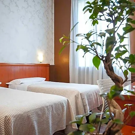Universo Hotel 3*