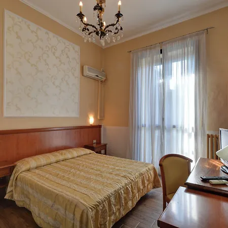 Universo Hotel 3*